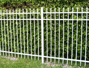 which is better steel fence or aluminum fence what is the difference between